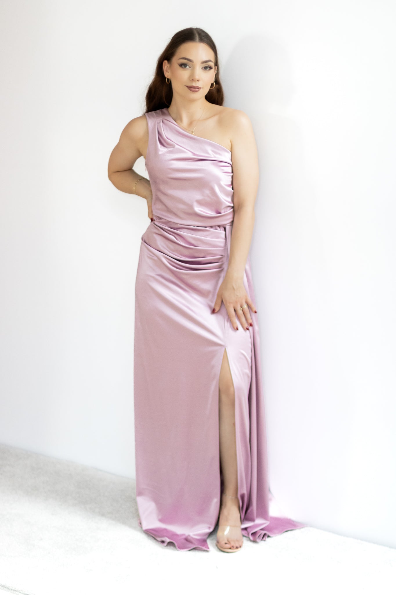 Loren asymetryczna liliowa sukienka maxi