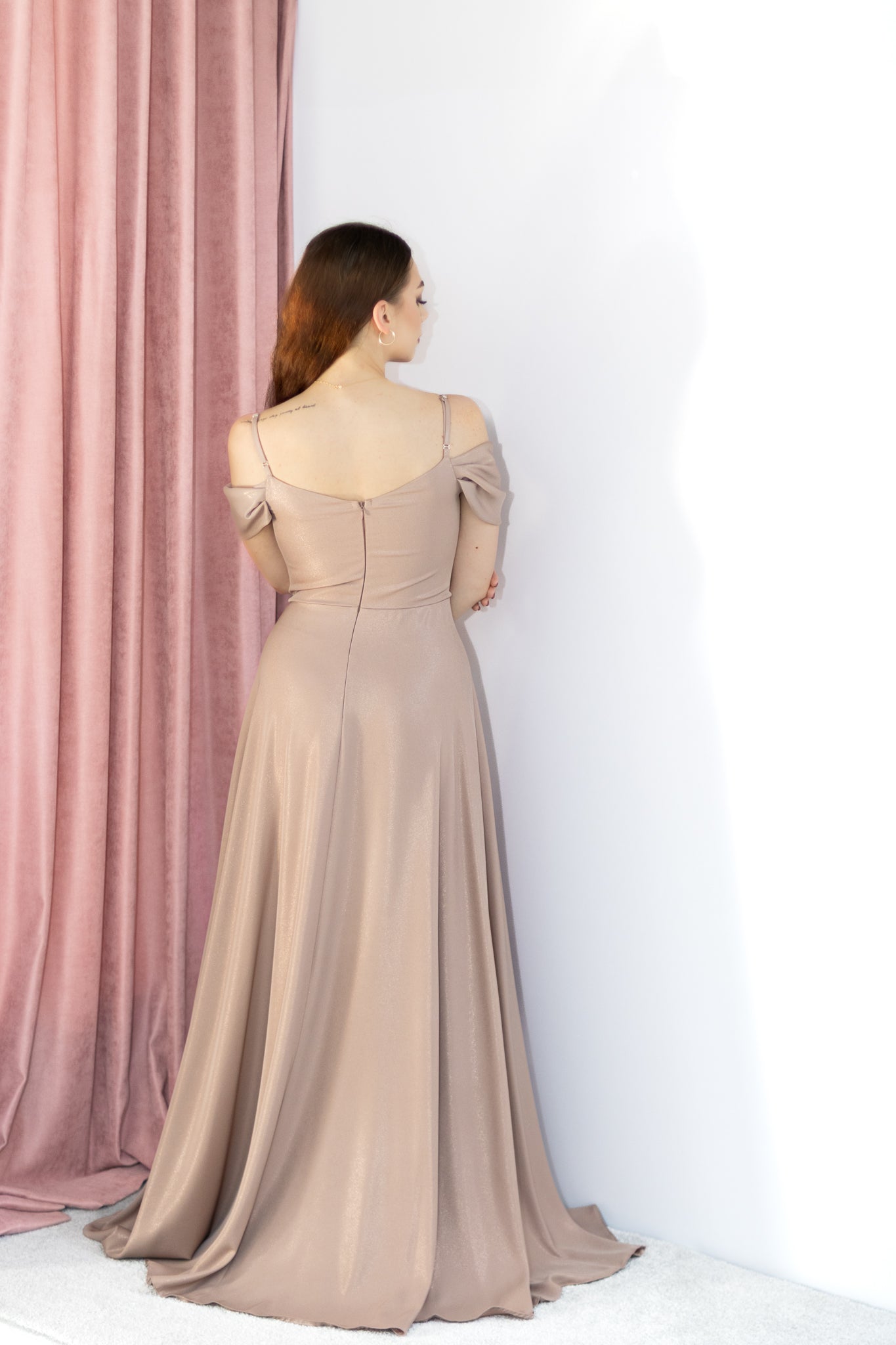 Adell rozkloszowana sukienka maxi beżowa