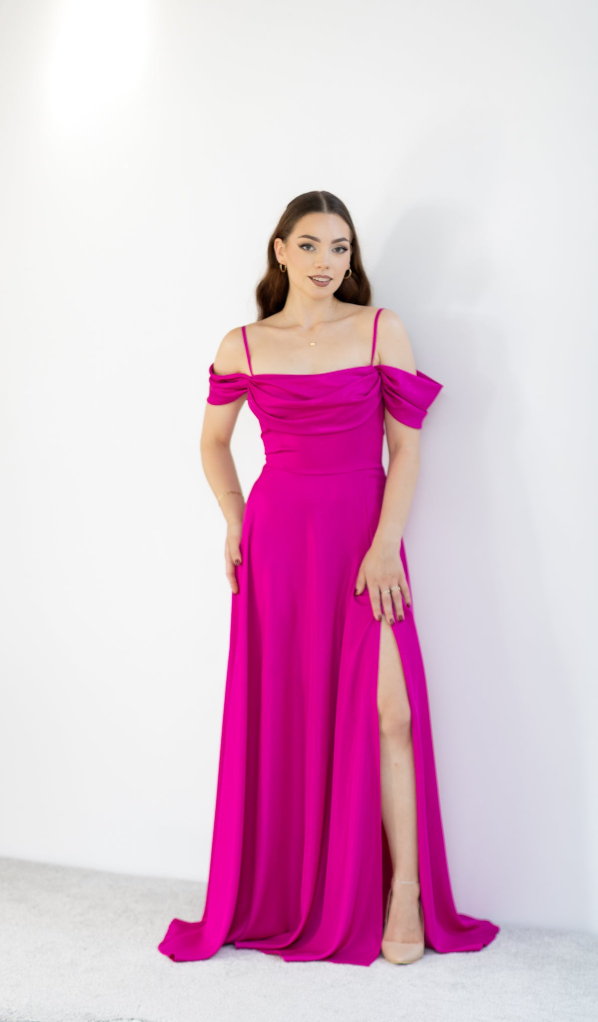 Adell rozkloszowana sukienka maxi fuksja