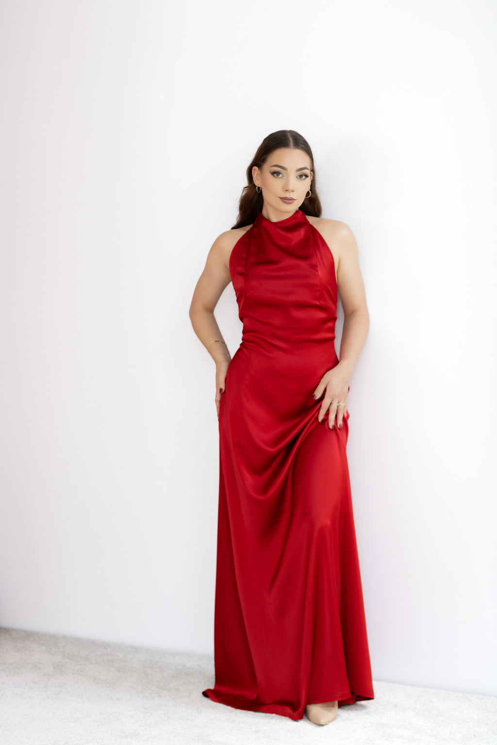 Cherryl czerwona satynowa sukienka maxi