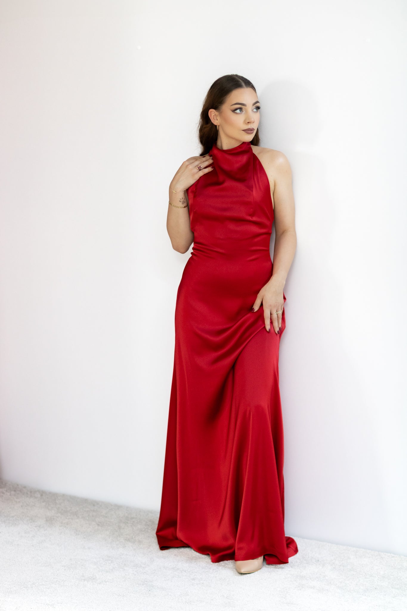 Cherryl czerwona satynowa sukienka maxi