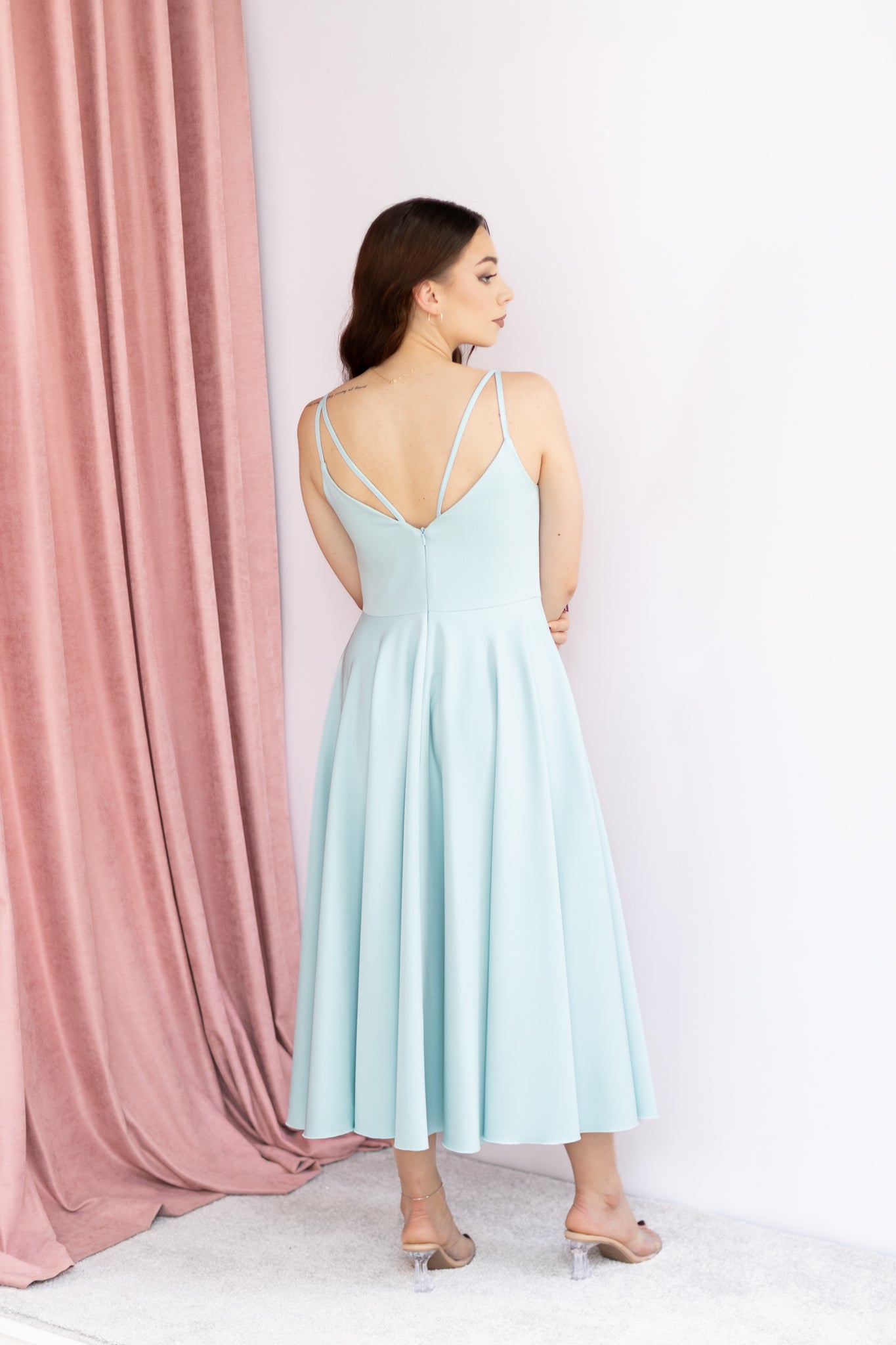 Stella rozkloszowana miętowa sukienka midi