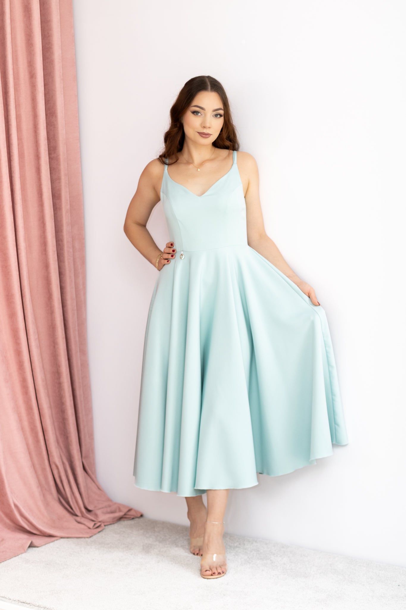 Stella rozkloszowana miętowa sukienka midi