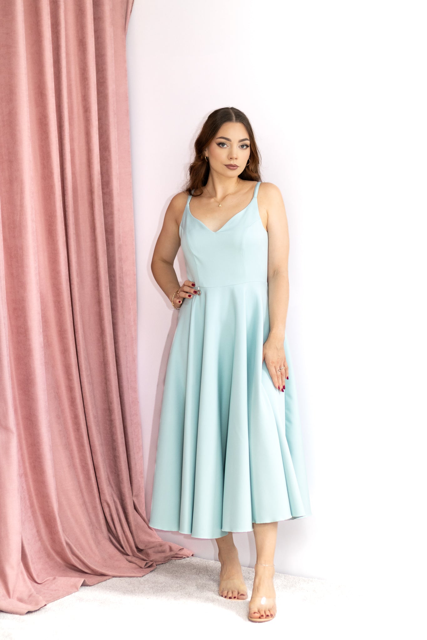 Stella rozkloszowana miętowa sukienka midi