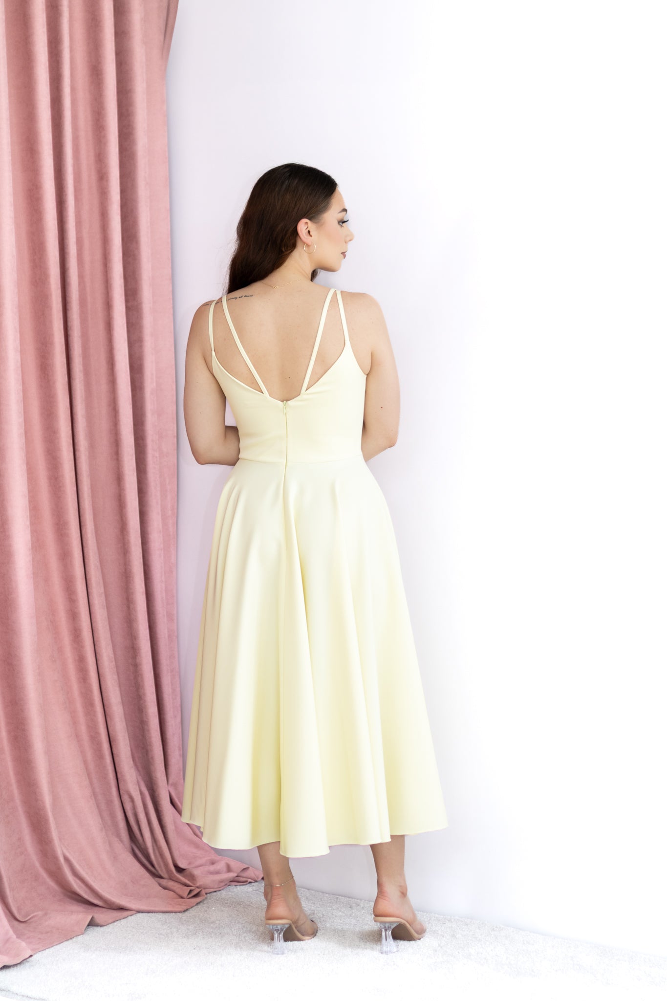 Stella rozkloszowana cytrynowa sukienka midi