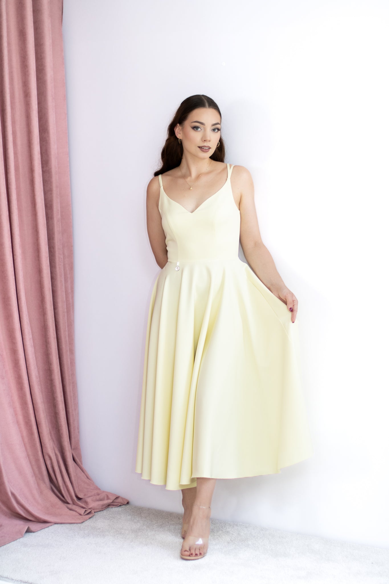 Stella rozkloszowana cytrynowa sukienka midi