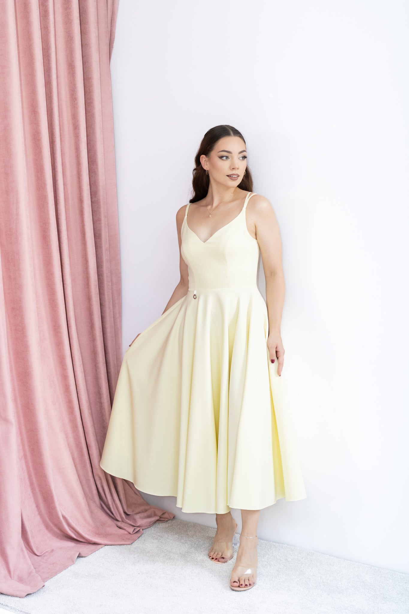 Stella rozkloszowana cytrynowa sukienka midi