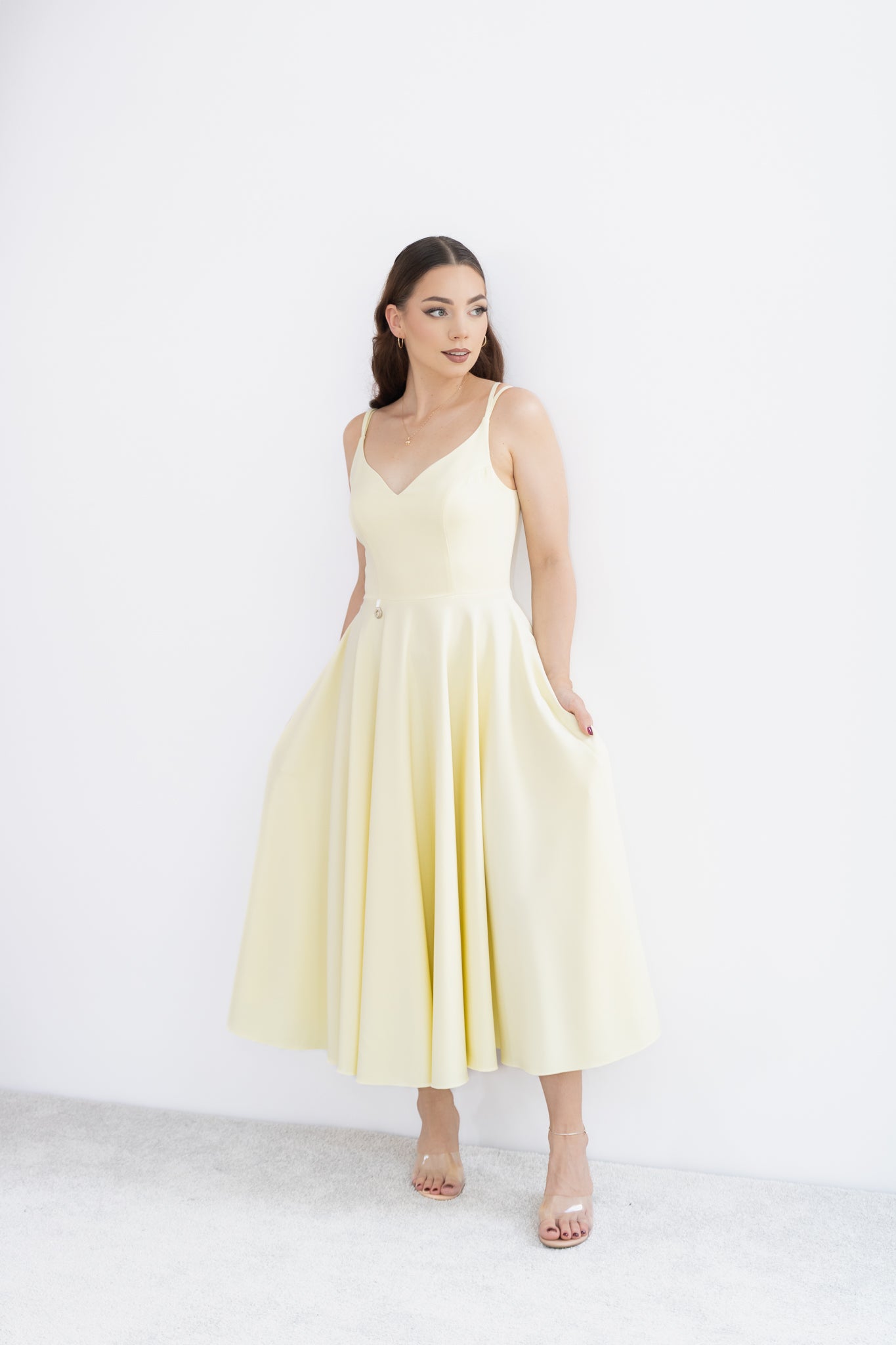 Stella rozkloszowana cytrynowa sukienka midi