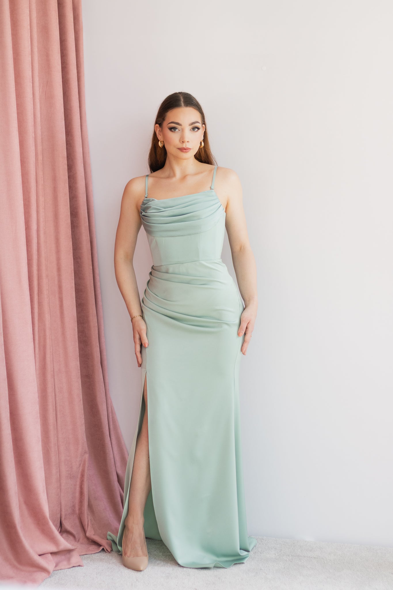 Brianna satynowa sukienka maxi miętowa