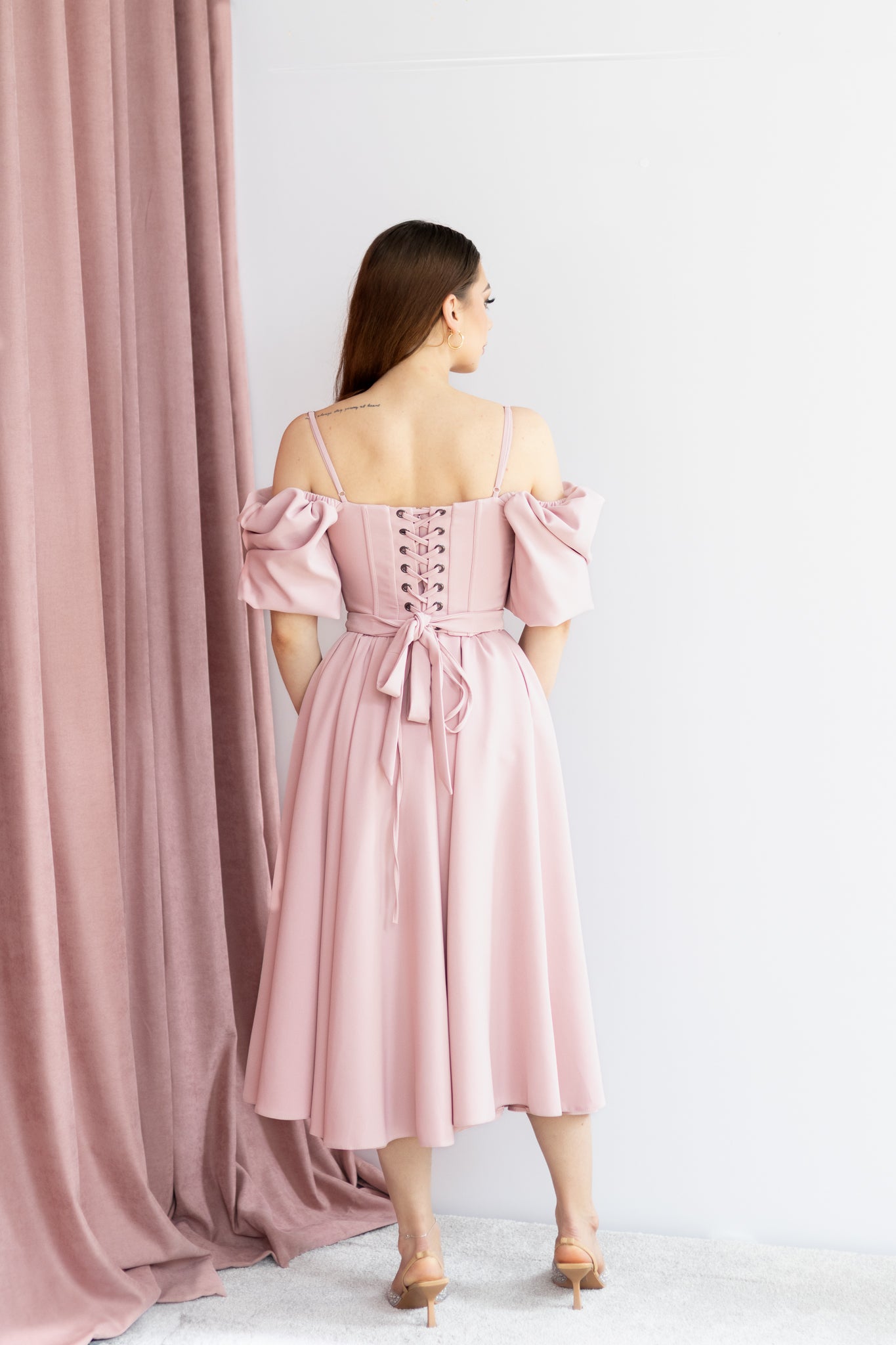 Valentina gorsetowa sukienka midi różowa