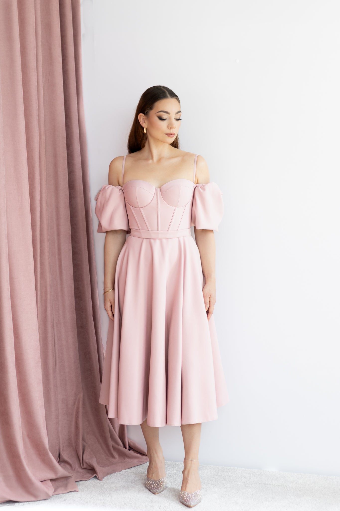 Valentina gorsetowa sukienka midi różowa