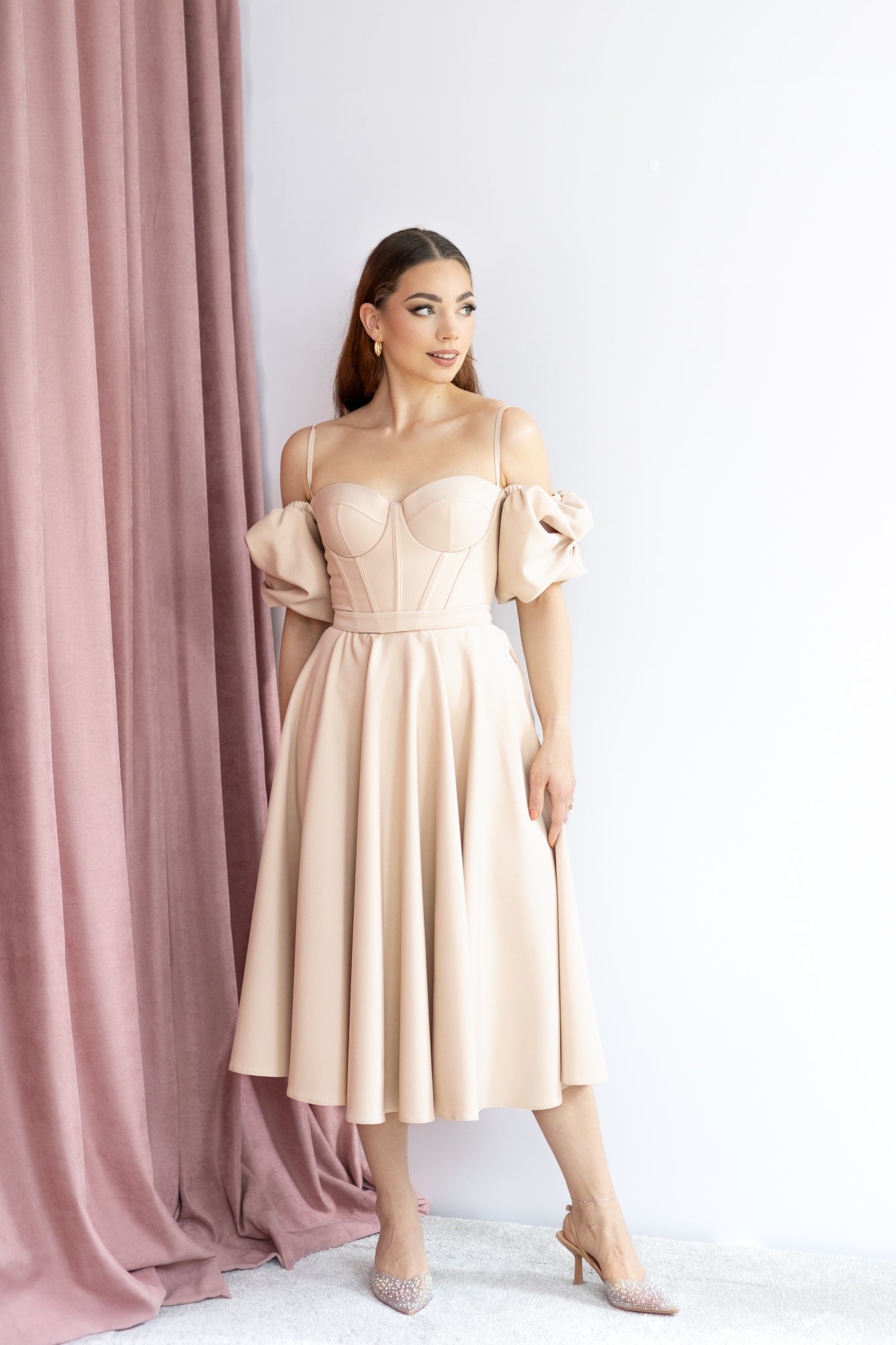 Valentina gorsetowa sukienka midi beżowa