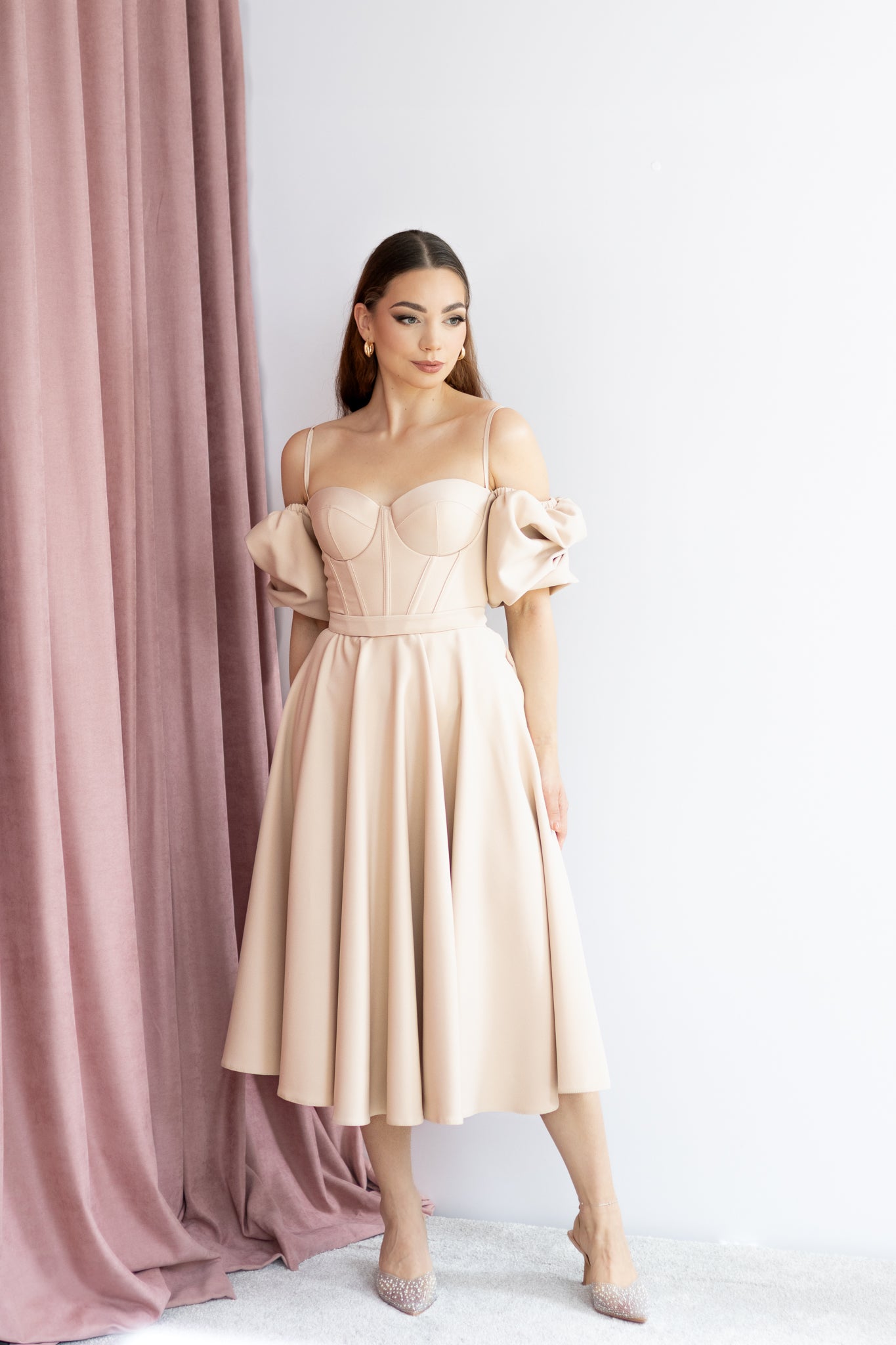 Valentina gorsetowa sukienka midi beżowa