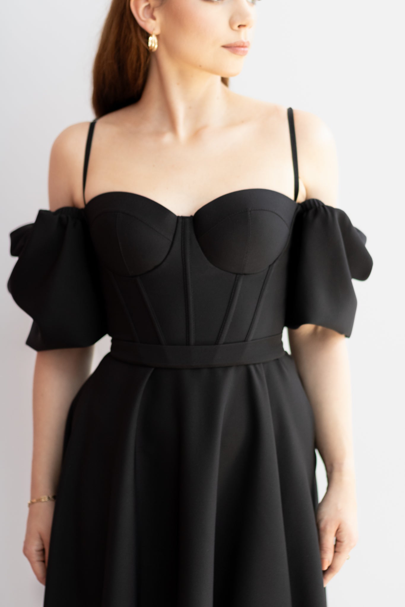 Valentina gorsetowa sukienka midi czarna