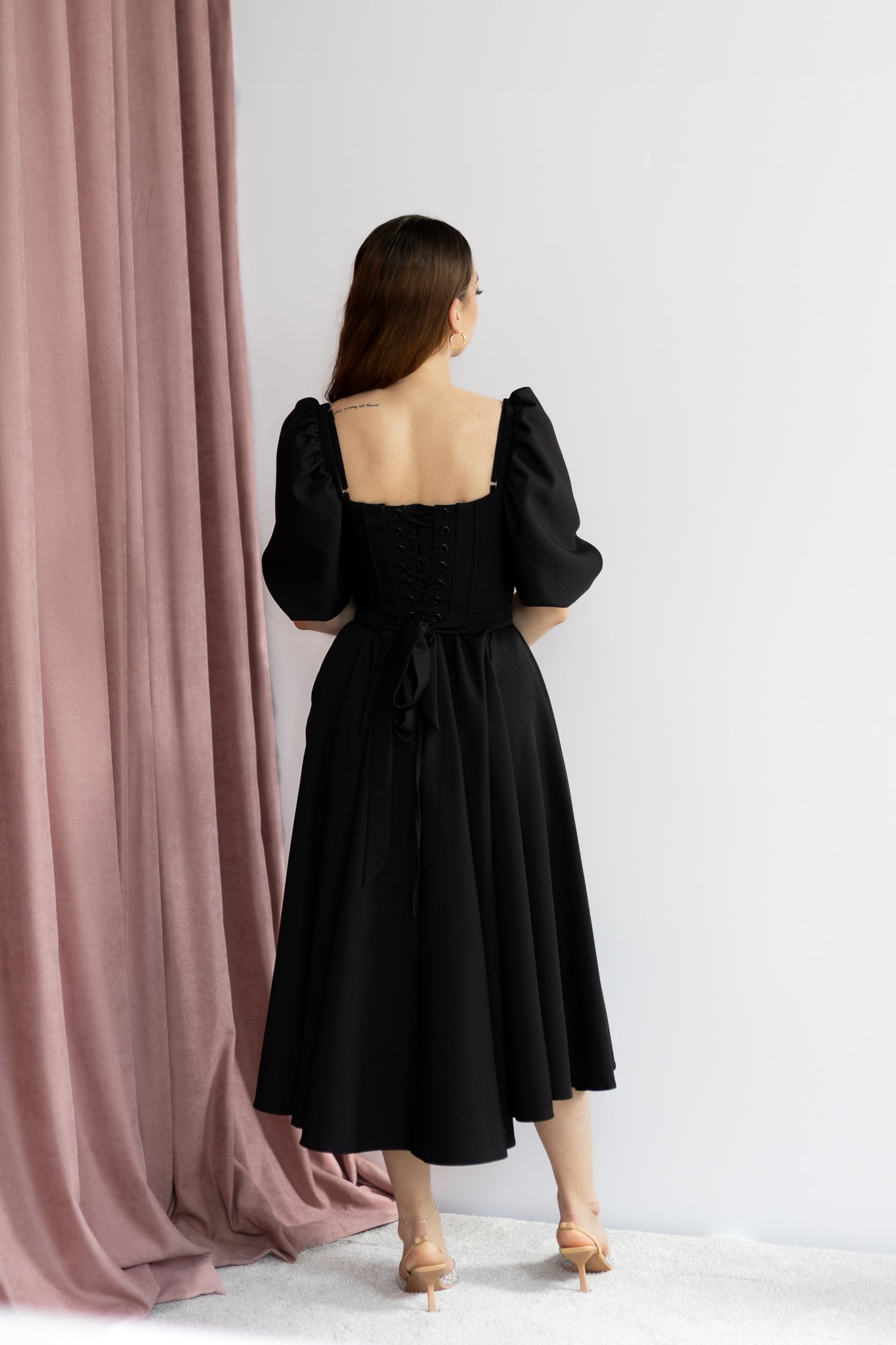 Valentina gorsetowa sukienka midi czarna