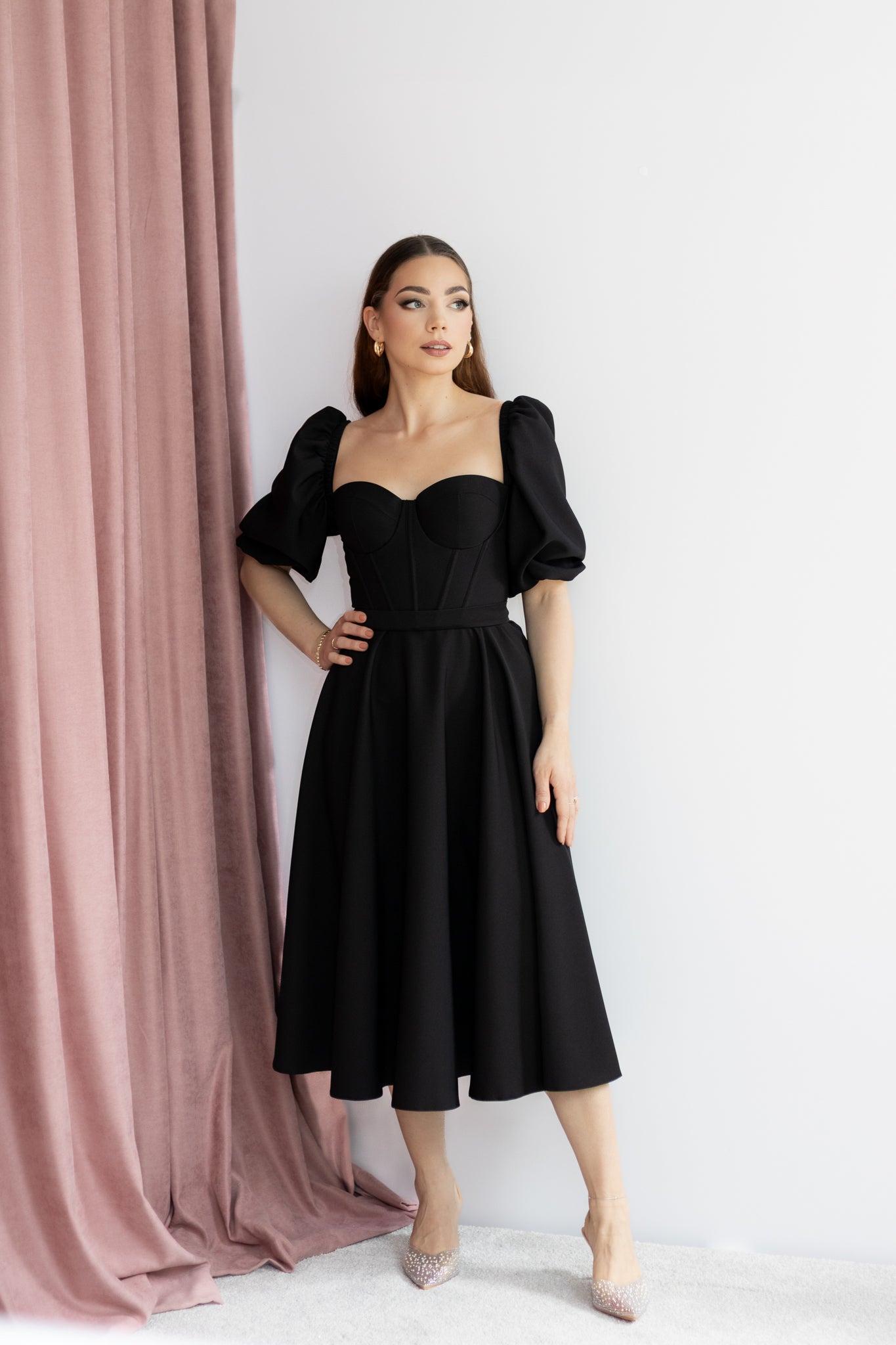 Valentina gorsetowa sukienka midi czarna