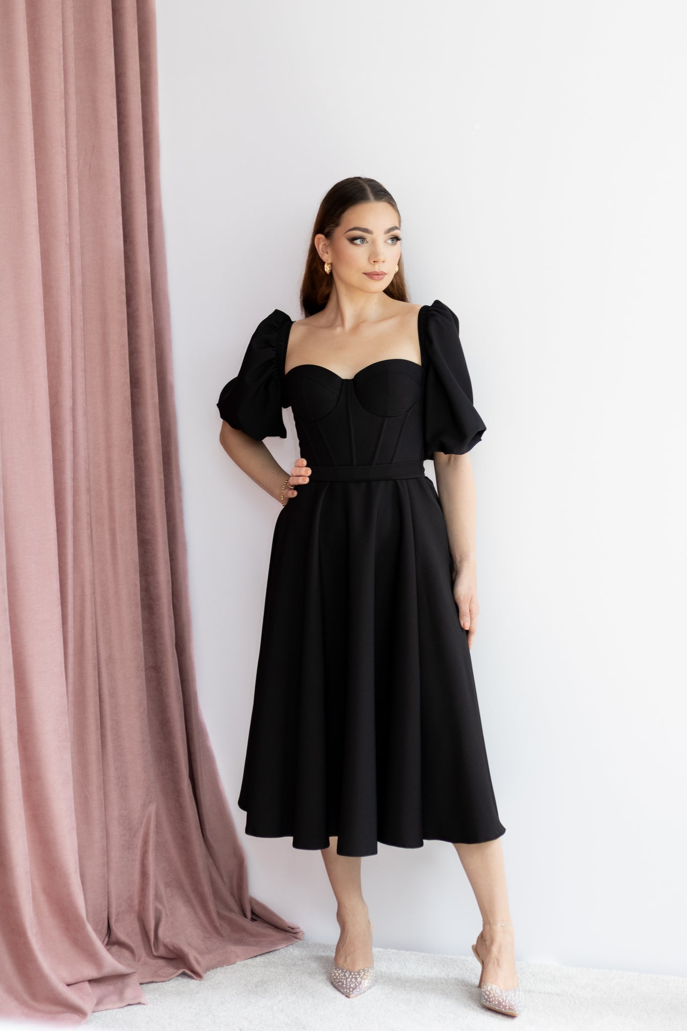 Valentina gorsetowa sukienka midi czarna