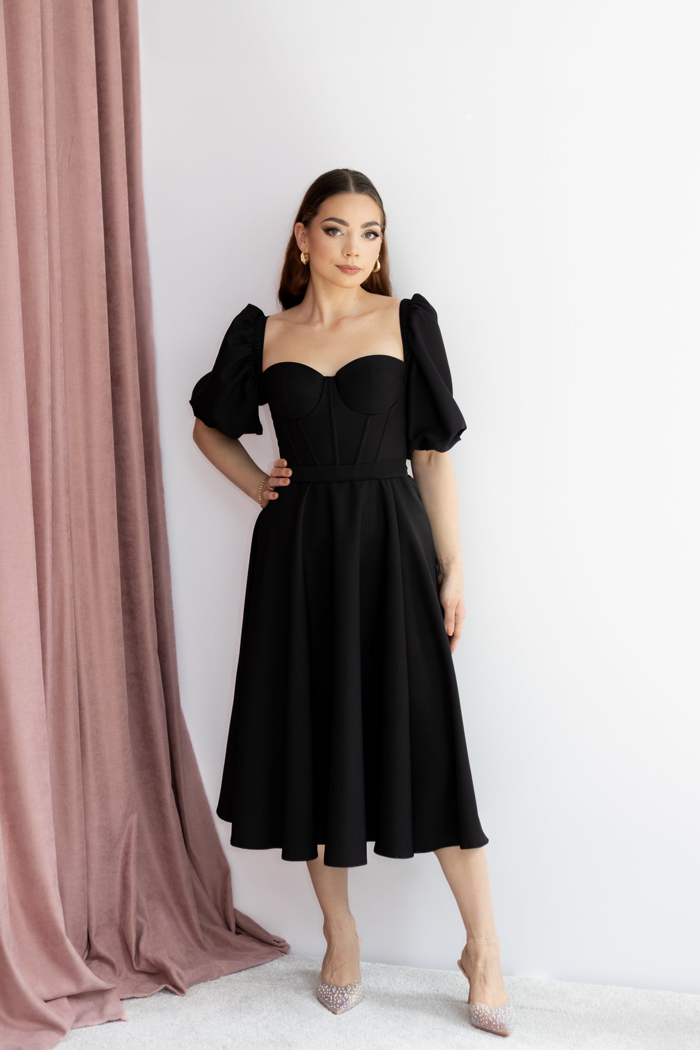 Valentina gorsetowa sukienka midi czarna