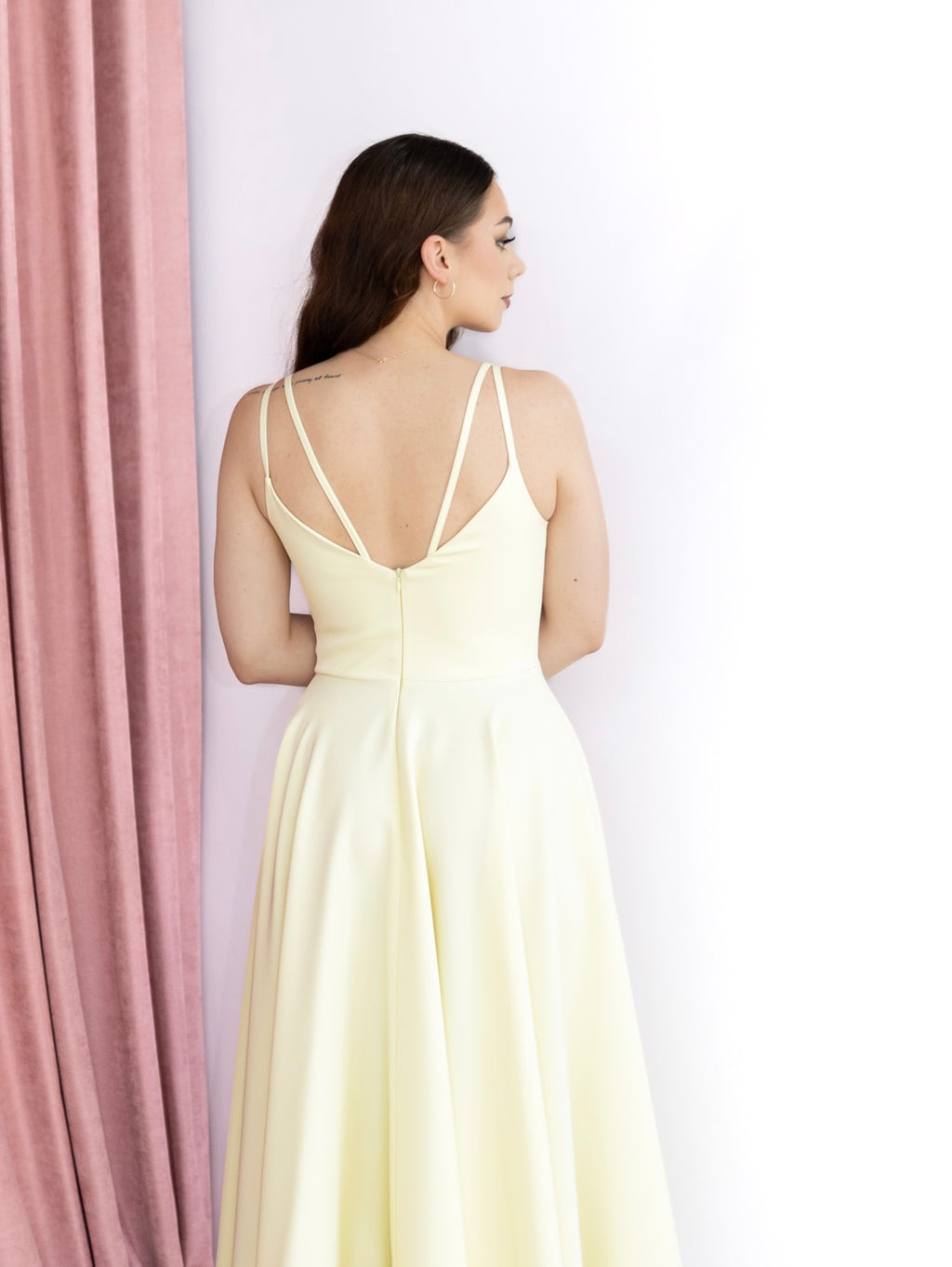 Stella rozkloszowana cytrynowa sukienka midi