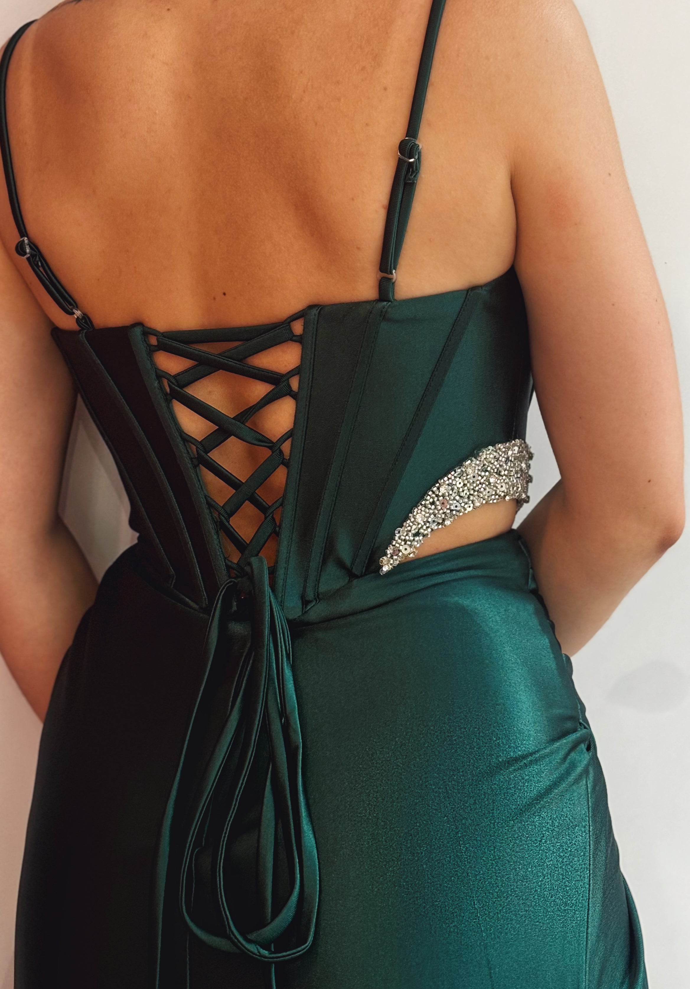 Cruella satynowa sukienka maxi ciemna zieleń