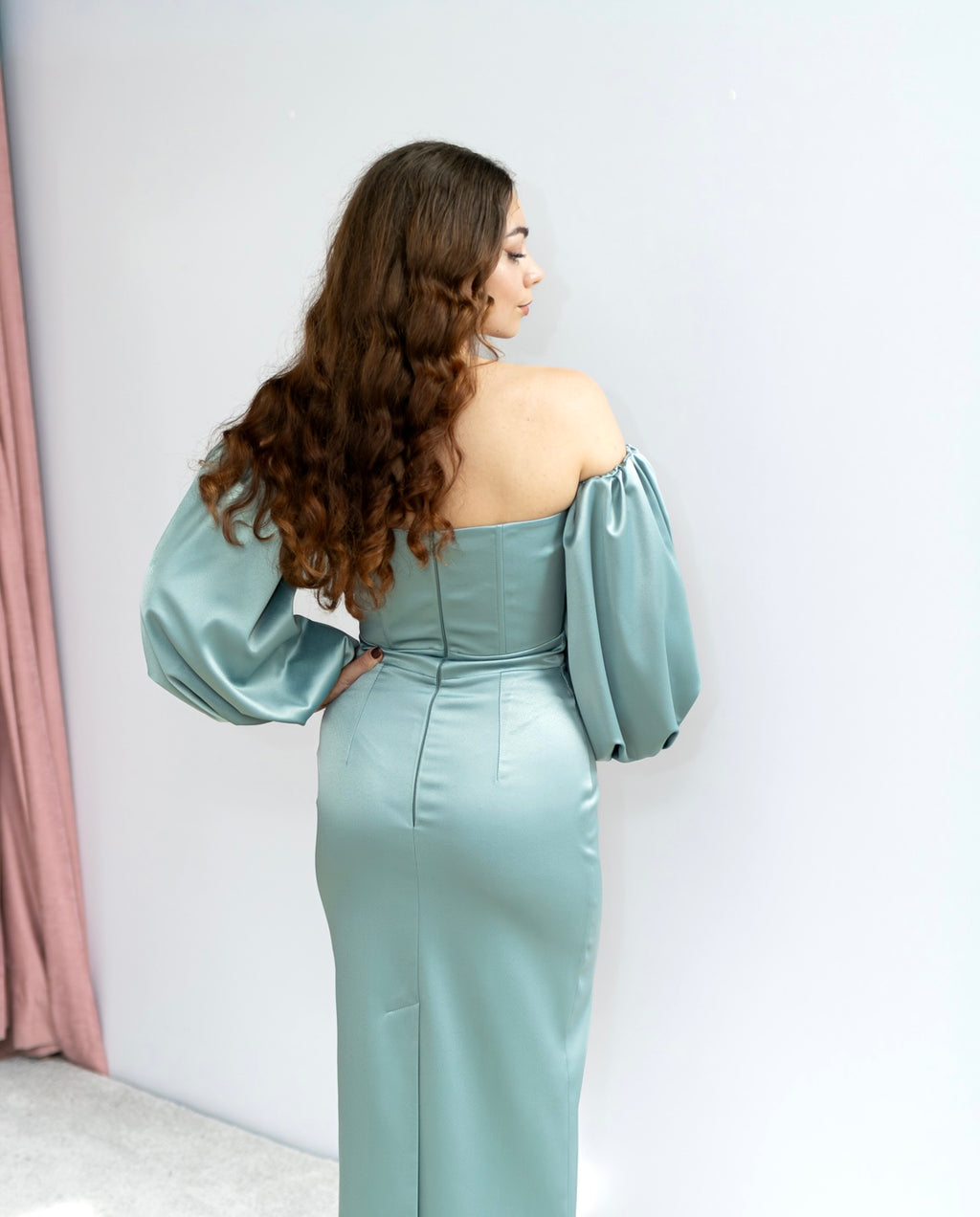 Kristall satynowa sukienka midi miętowa