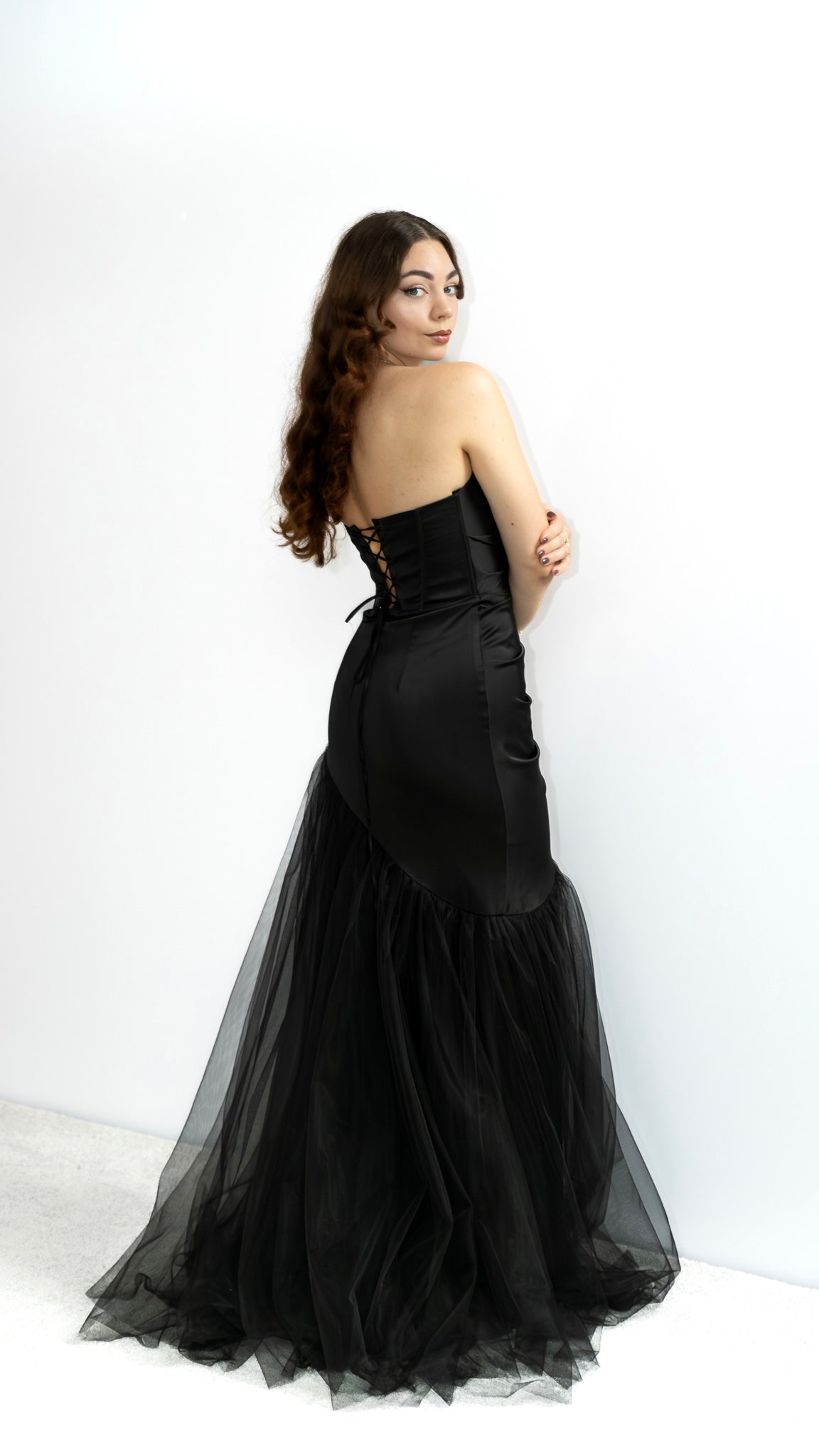 Sabrina dopasowana sukienka maxi czarna