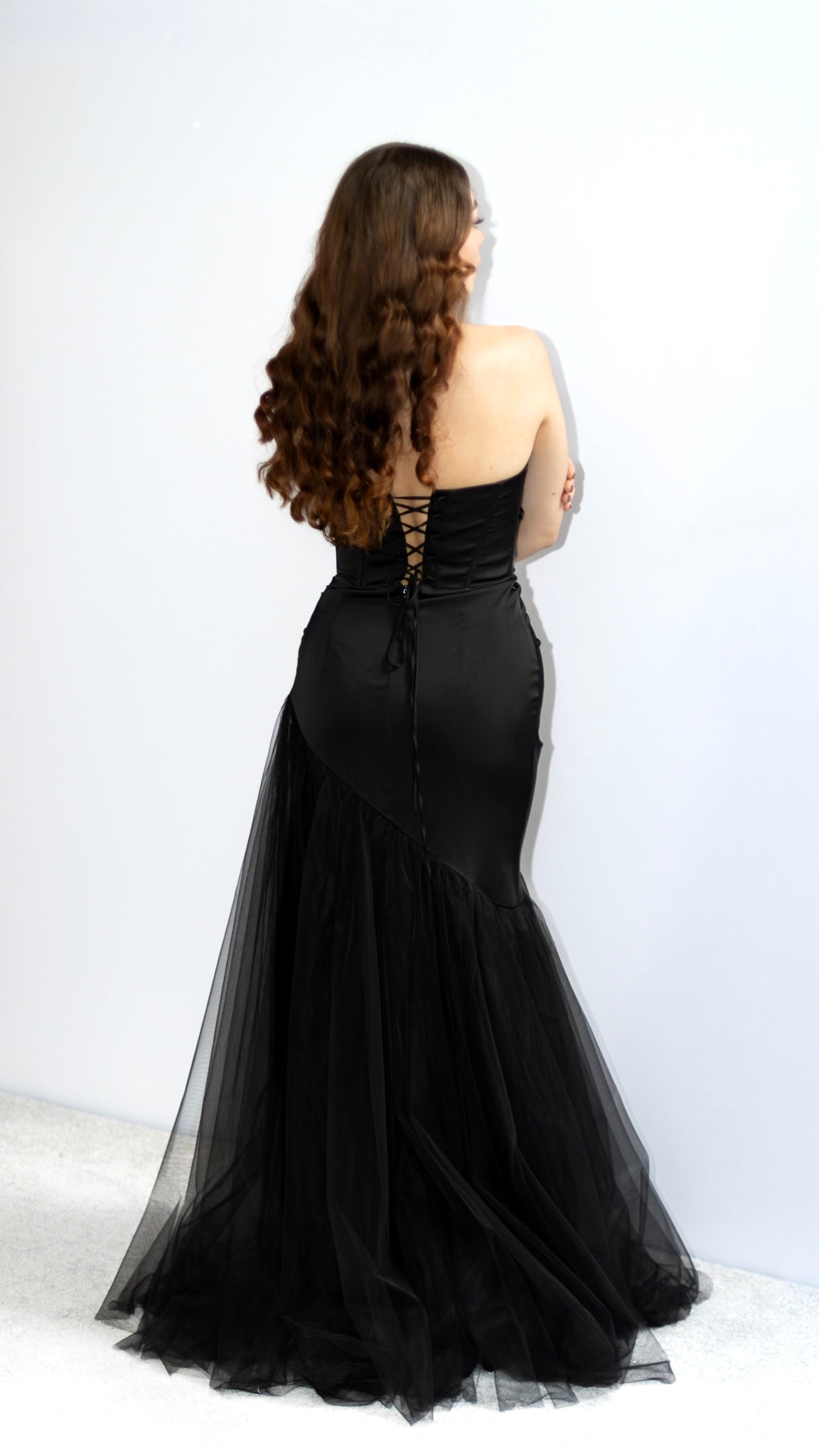 Sabrina dopasowana sukienka maxi czarna